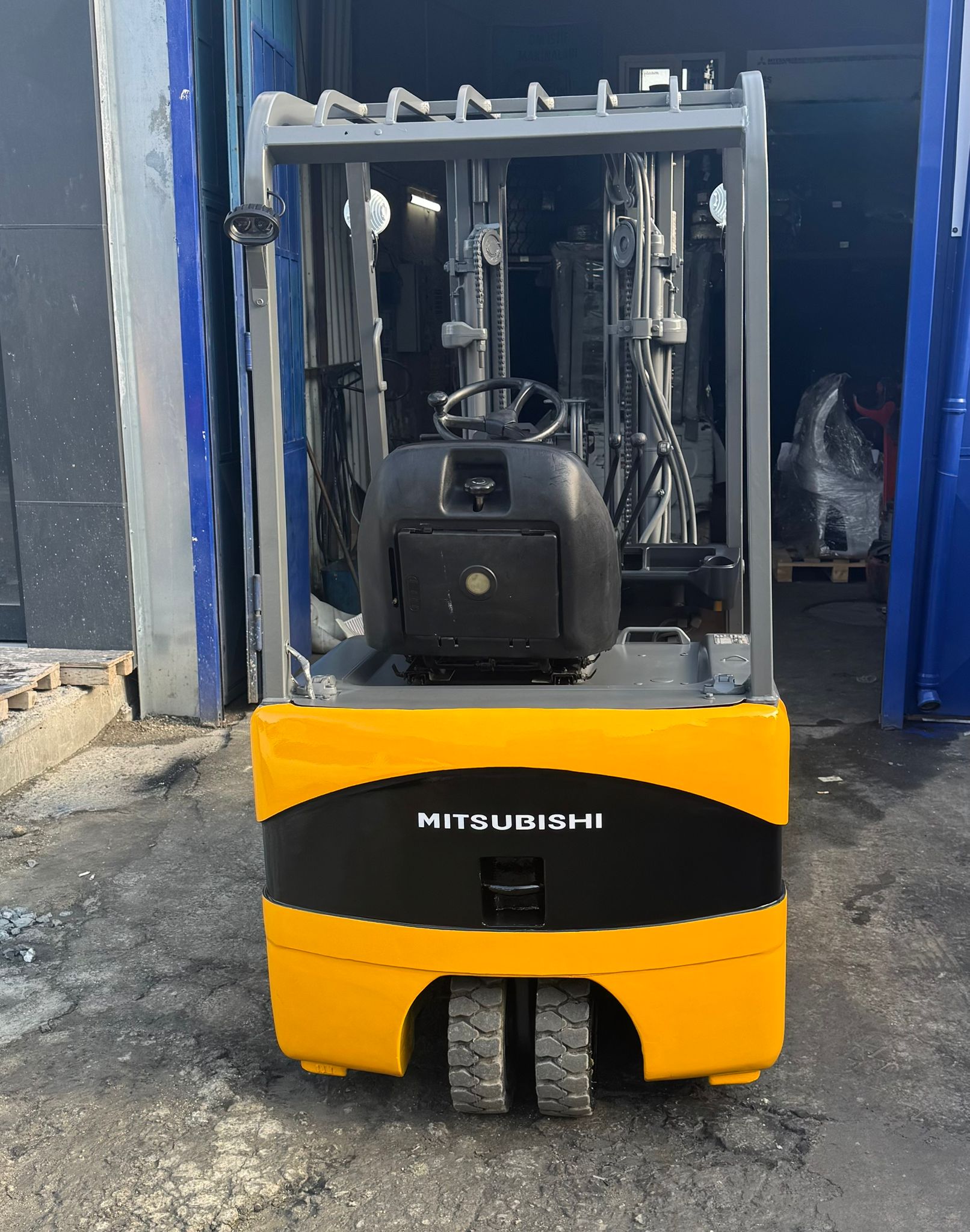MİTSUBİSHİ ELEKTRİKLİ FORKLİFT 